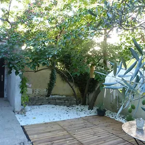 La Summer House Avec Jardin 2* Arles